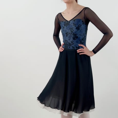 Moonlit Bloom（ムーンリットブルーム） V neck /  Long Sleeve　③