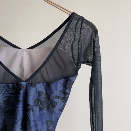 Moonlit Bloom（ムーンリットブルーム） V neck /  Long Sleeve　③