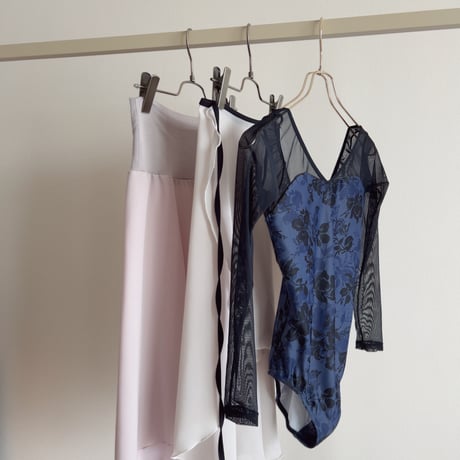 Moonlit Bloom（ムーンリットブルーム） V neck /  Long Sleeve　③