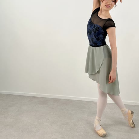 Moonlit Bloom（ムーンリットブルーム） B neck / Half Sleeve　④