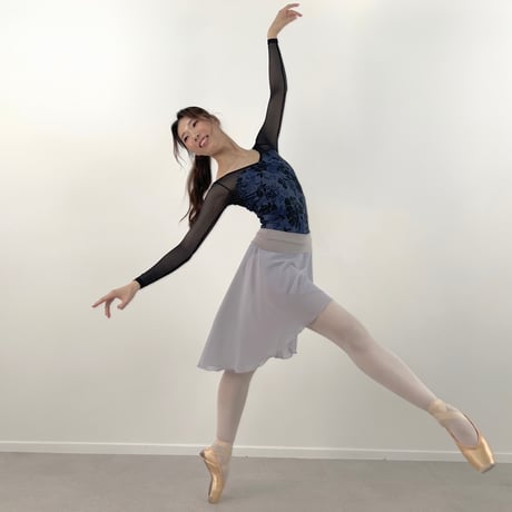 Moonlit Bloom（ムーンリットブルーム） V neck /  Long Sleeve　③