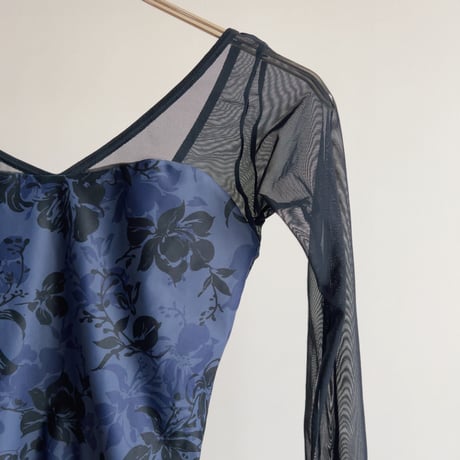 Moonlit Bloom（ムーンリットブルーム） V neck /  Long Sleeve　③