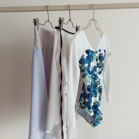 Aqua Bloom（アクアブルーム） V neck / Long Sleeve　①
