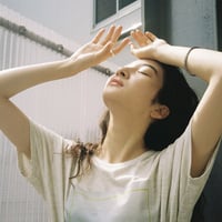 【ight】graphic TEE sora