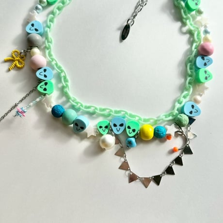 Alien’s party necklace