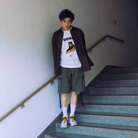 "DONE" PRINT TEE / white