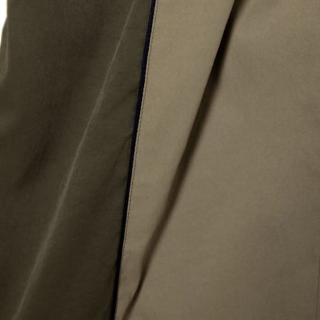 PANEL FRONT SLIT PANTS / beige