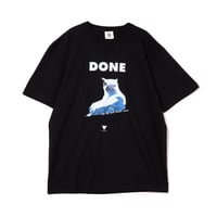 "DONE" PRINT TEE / black