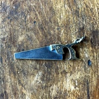 Attic Saw 〜屋根裏部屋のノコギリ〜 pendant head