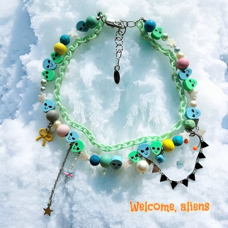 Alien’s party necklace
