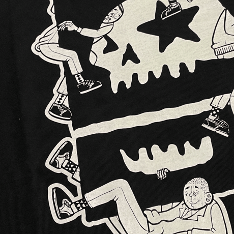 ドクロとはみ出しものたち TEE / BLACK