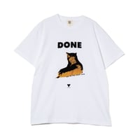 "DONE" PRINT TEE / white