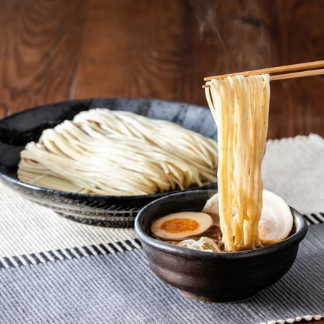 【もっちり系】全粒粉入り中太麺（１４０ｇ）