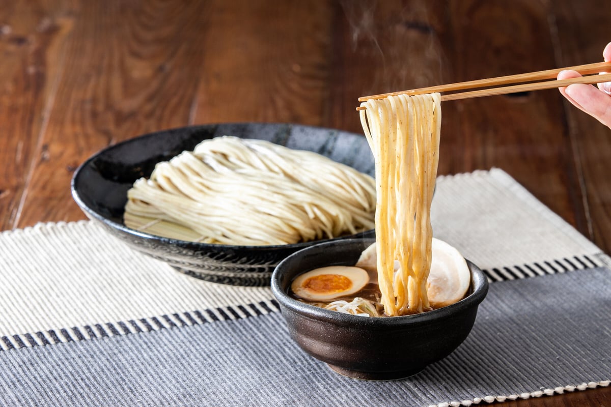 もっちり系】全粒粉入り中太麺（140g） | 武内製麺オンラインショップ