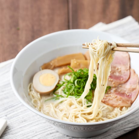 【厳選国産小麦】博多とんこつ系極細麺（１００ｇ）
