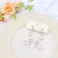 前後で揺れる水玉【美濃和紙のイヤリング/ピアス】白×ブルーグレー
