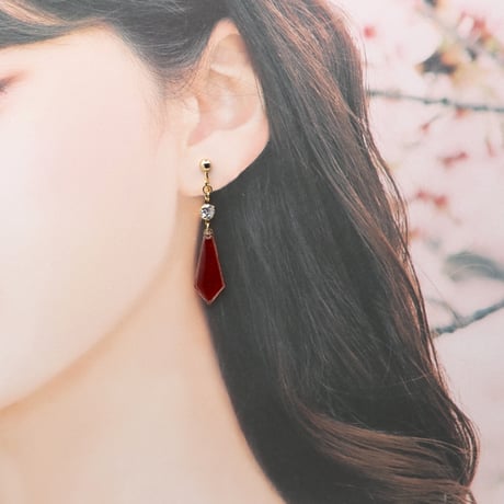 美濃和紙の変形ひし形イヤリング・ピアス｜凛とした和モダンスタイル｜赤