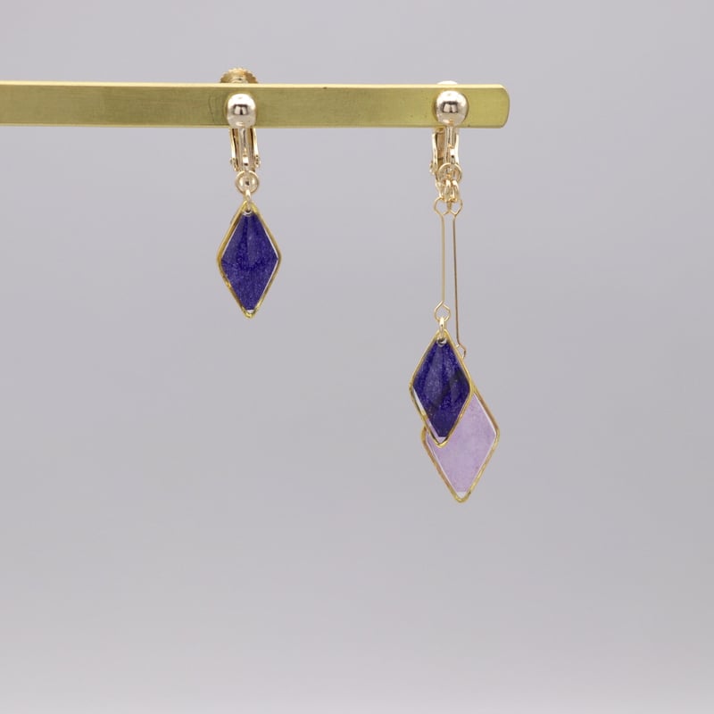 1299円注文可能●パープル色ハンドメイド　ロング紫ピアス　イヤリング可　アシメ ひし形アシメ【美濃和紙のイヤリング/ピアス】深紫×藤色 | マッチュルーム