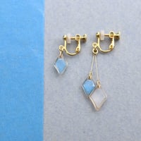 ひし形アシメ【美濃和紙のイヤリング/ピアス】水色×白