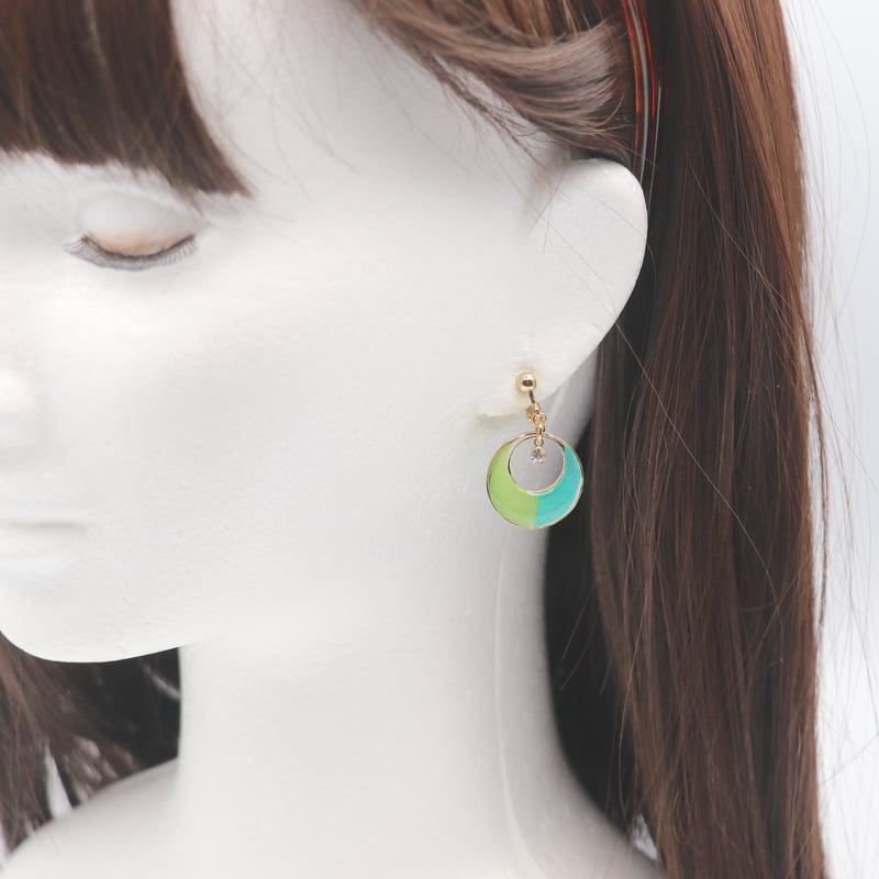 クリスタル揺れる丸【和紙のイヤリング/ピアス】緑×黄緑 | マッチュルーム