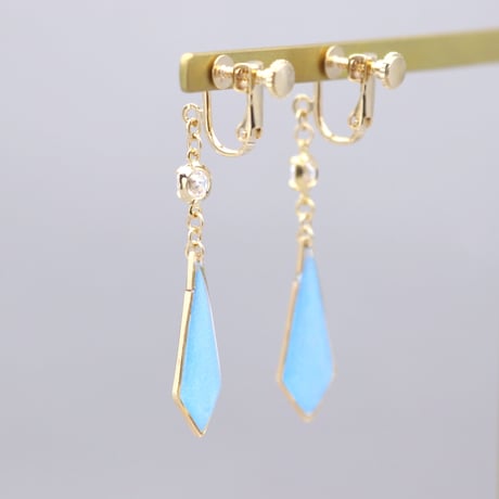 キラッと輝く変形ひし形＊美濃和紙のイヤリング/ピアス＊水色