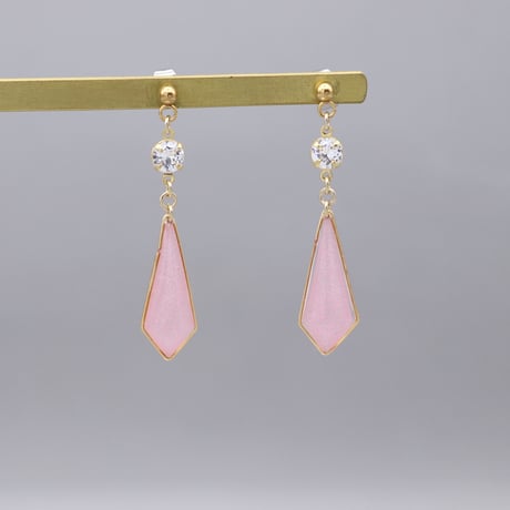 キラッと輝く変形ひし形＊美濃和紙のイヤリング/ピアス＊ピンク