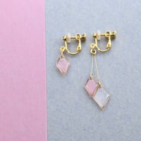ひし形アシメ【美濃和紙のイヤリング/ピアス】白×ピンク