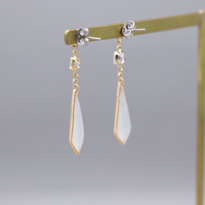 キラッと輝く変形ひし形＊美濃和紙のイヤリング/ピアス＊白 