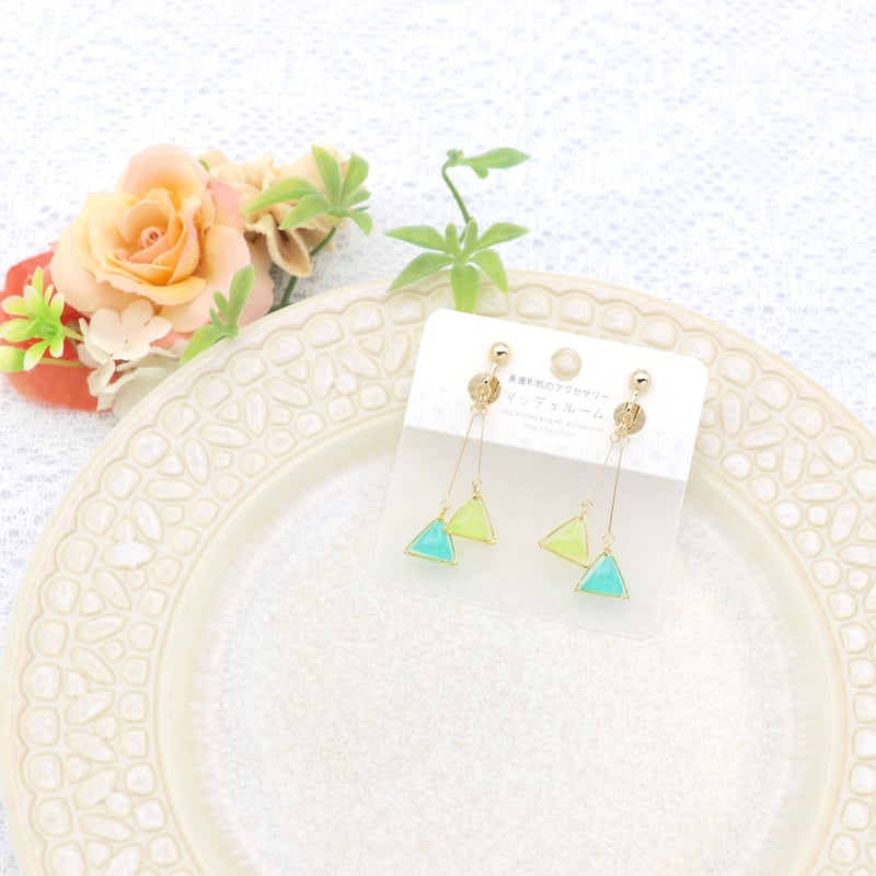 揺れるちっちゃな三角【美濃和紙のイヤリング/ピアス】緑×黄緑