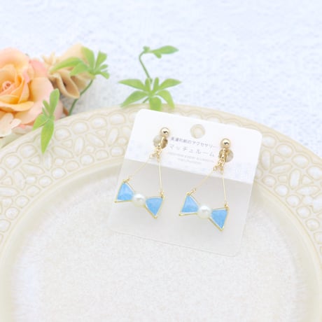 小さなリボン＊美濃和紙のイヤリング/ピアス＊水色