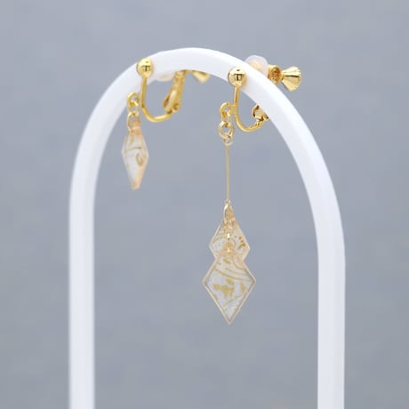ひし形アシメ【美濃和紙のイヤリング/ピアス】金-蔦
