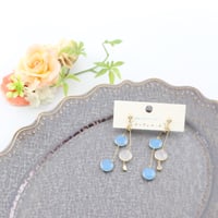 前後で揺れる水玉＊美濃和紙のイヤリング/ピアス＊白×水色