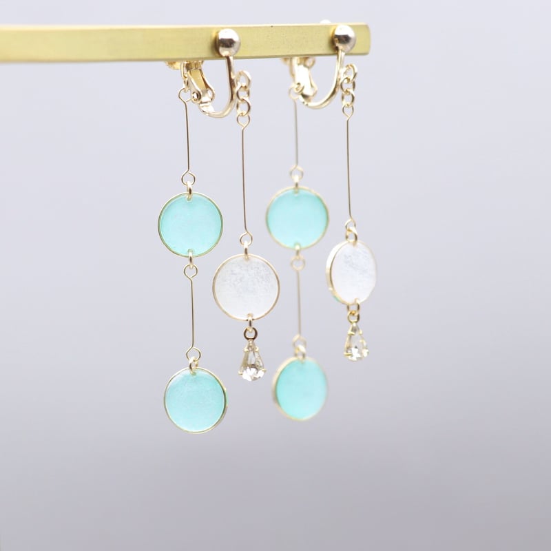 前後で揺れる水玉＊美濃和紙のイヤリング/ピアス＊白×ターコイズブルー 