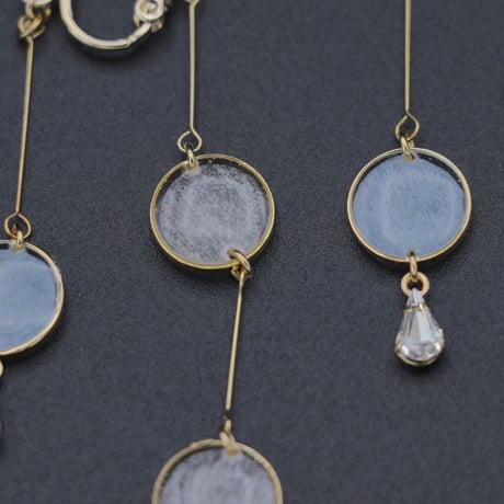 前後で揺れる水玉【美濃和紙のイヤリング/ピアス】白×ブルーグレー