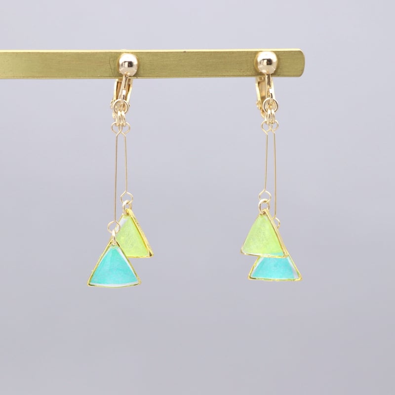 揺れるちっちゃな三角【美濃和紙のイヤリング/ピアス】緑×黄緑