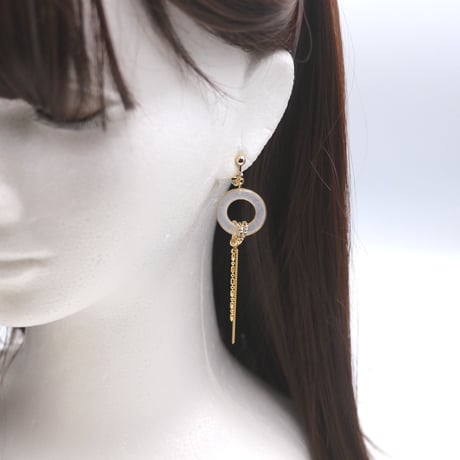 リースとチェーン【美濃和紙のイヤリング/ピアス】白