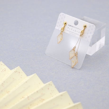 ひし形アシメ【美濃和紙のイヤリング/ピアス】金-蔦