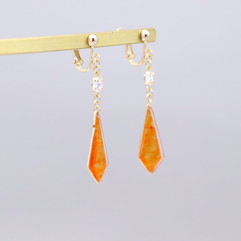 キラッと輝く変形ひし形＊美濃和紙のイヤリング/ピアス＊オレンジ