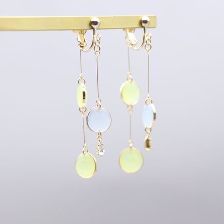 前後で揺れる水玉＊美濃和紙のイヤリング/ピアス＊ブルーグレー×黄色