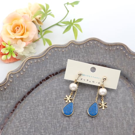 和紙のイヤリング/ピアス＊ドロップ＊雪チャーム＊コットンパール /青