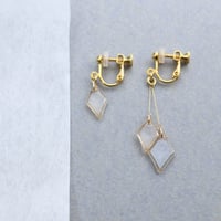 ひし形アシメ【美濃和紙のイヤリング/ピアス】白×ブルーグレー