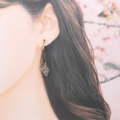 ひし形アシメ【美濃和紙のイヤリング/ピアス】小倉紙