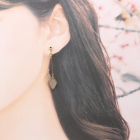 ひし形アシメ【美濃和紙のイヤリング/ピアス】金-蔦