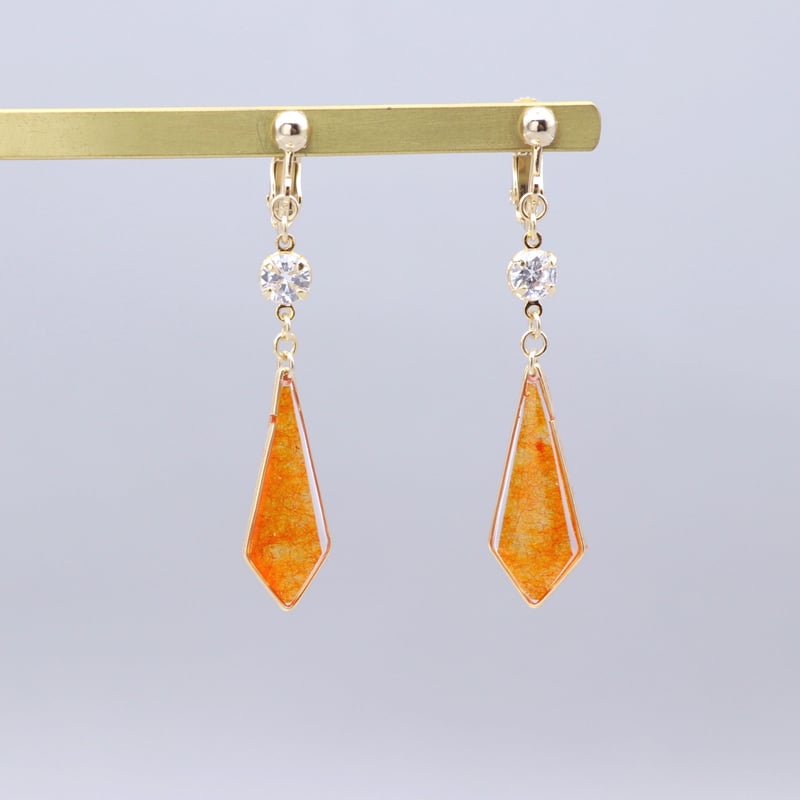 キラッと輝く変形ひし形＊美濃和紙のイヤリング/ピアス＊オレンジ