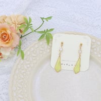 キラッと輝く変形ひし形＊美濃和紙のイヤリング/ピアス＊黄色