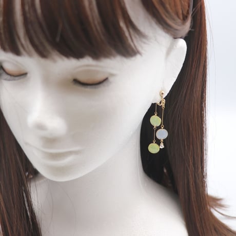 前後で揺れる水玉＊美濃和紙のイヤリング/ピアス＊ブルーグレー×黄色