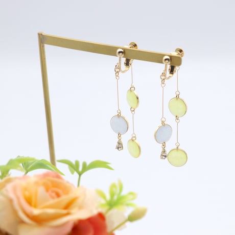 前後で揺れる水玉＊美濃和紙のイヤリング/ピアス＊ブルーグレー×黄色