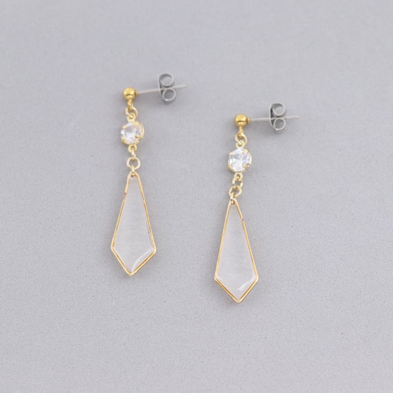 キラッと輝く変形ひし形＊美濃和紙のイヤリング/ピアス＊白