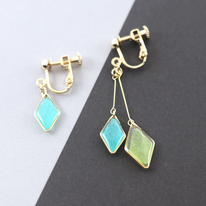 ピアス　ビジュー　水色　緑　黄緑　ビジューチャーム　蓄光　夜光　イヤリング ピアスビジュー水色緑黄緑ビジューチャーム蓄光夜光イヤリング