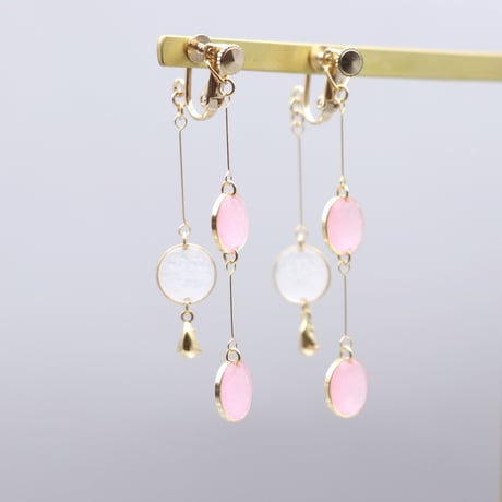 前後で揺れる水玉＊美濃和紙のイヤリング/ピアス＊白×ピンク